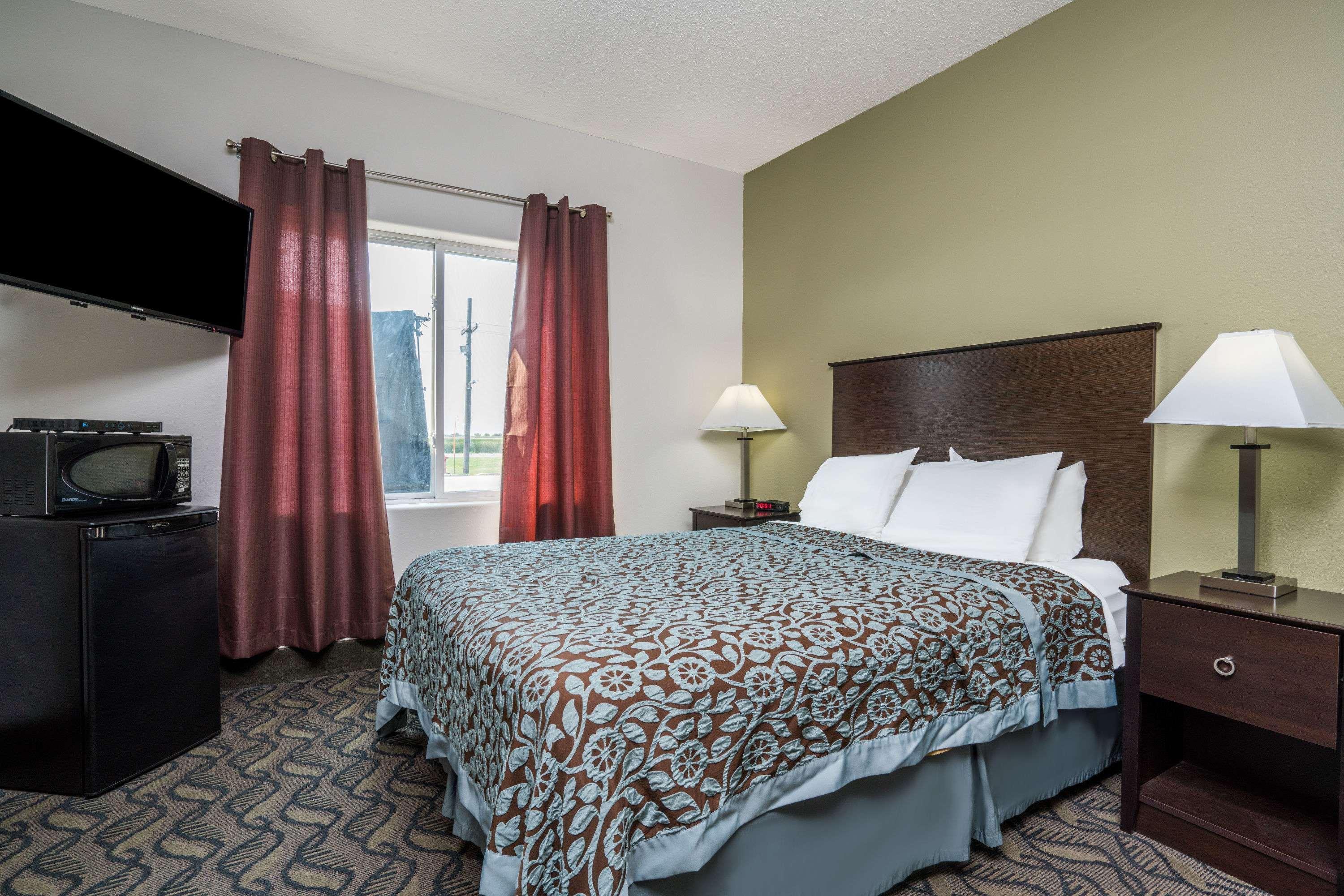 Days By Wyndham Fargo/casselton Hotel