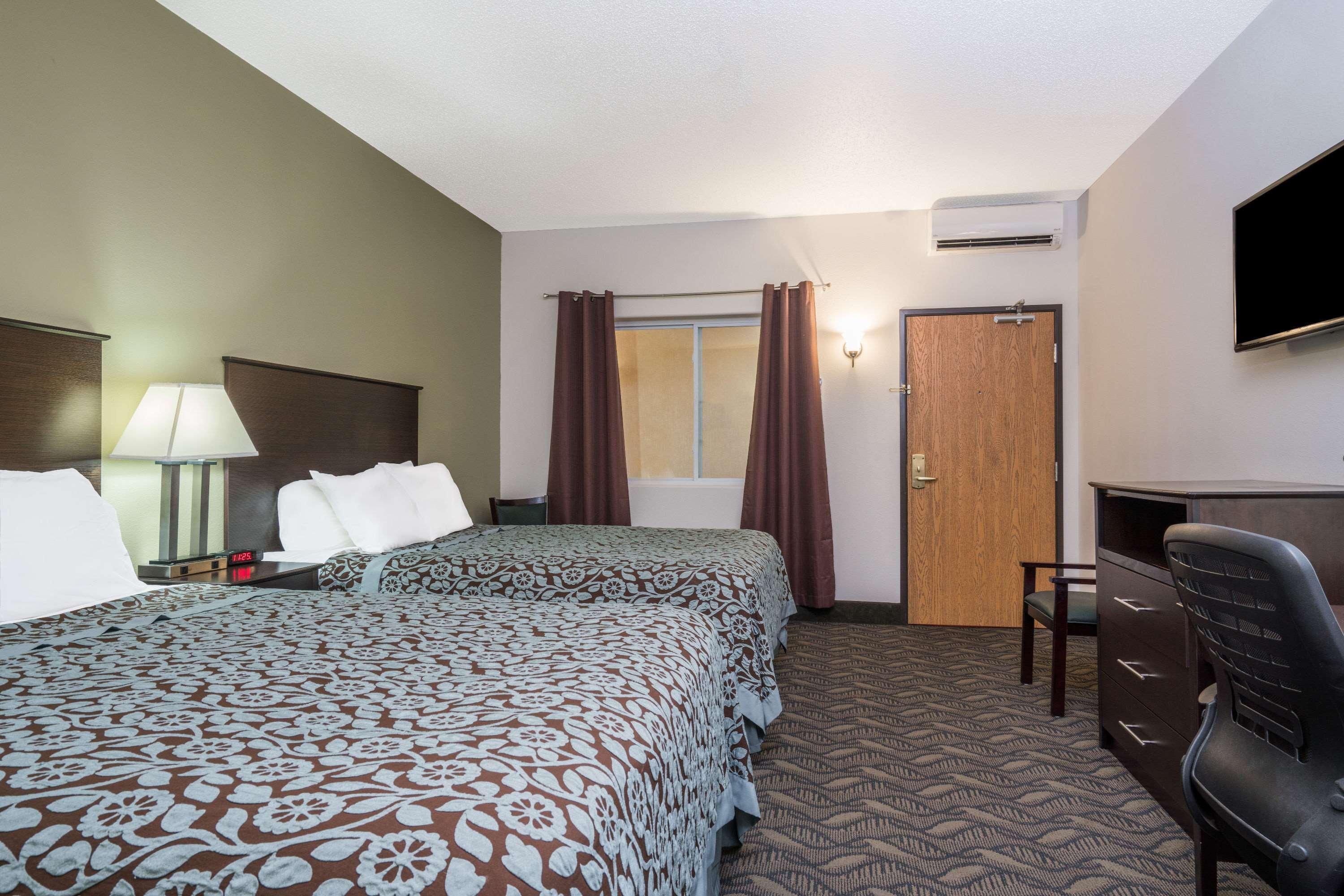 Days By Wyndham Fargo/casselton